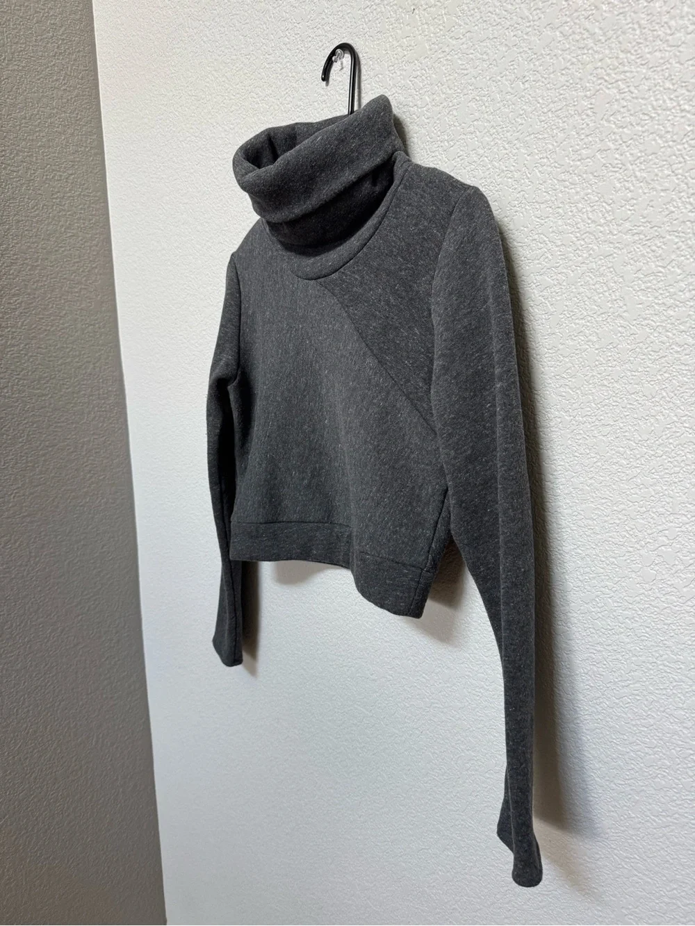 Alo Yoga Long Sleeve Cropped Turtleneck Top Women’s XS Heathered Charcoal